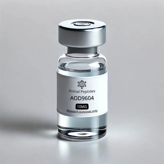 Vial met peptideoplossing - onderzoekspeptide AOD9604 in glazen flesje